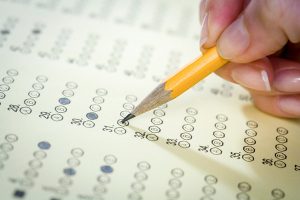 Nên thi SAT hay IELTS?
