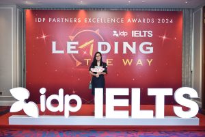 Cô Đoàn Nương - Giám đốc trung tâm ngoại ngữ ECE tại lễ vinh danh “IDP PARTNER EXCELLENCE AWARD 2024