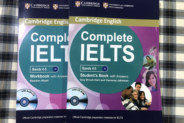 Complete IELTS Band 4-5 là một trong những giáo trình nằm trong bộ sách Complete IELTS, được biên soạn bởi hai tác giả hàng đầu Guy Brook-Hart và Vanessa Jakeman