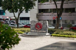 Quy đổi điểm IELTS FTU 2026 & thời hạn nộp chứng chỉ IELTS